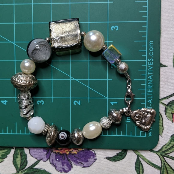 Mixed bead Buddha dangle glass and metal plastic mix! - Picture 9 of 10